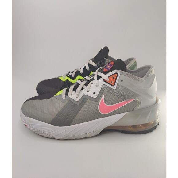 Nike Space Jam Looney Tunes Sz  7y/ 8 Women's - Picture 4 of 10